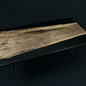 "Midnight Walnut" - Salontafel van Amerikaanse Walnoot en Zwarte Epoxy